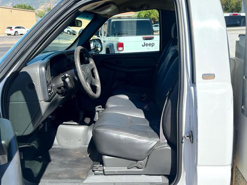 Used 2004 Chevrolet Silverado 2500 4x4 Regular Cab image 16