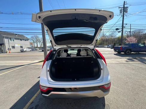 Used 2023 Kia Niro EX Touring image 8