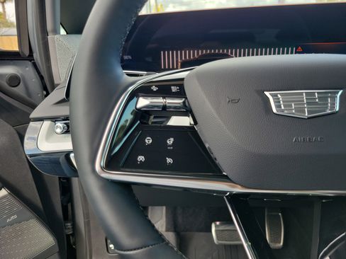 Certified 2025 Cadillac Optiq Sport 2 w/ LPO, Floor Liner Package image 28