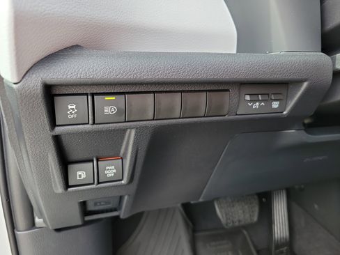 New 2026 Toyota Sienna XLE image 33