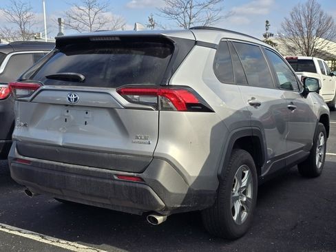 Used 2021 Toyota RAV4 XLE image 7