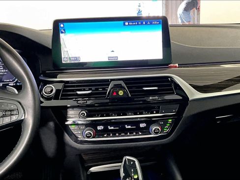 Used 2023 BMW 530e xDrive image 6