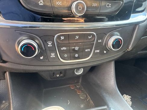 Used 2019 Chevrolet Traverse LT w/ LPO, Floor Liner Package FWD image 17