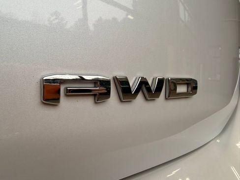 Used 2022 GMC Terrain SLT w/ Infotainment Package II image 9