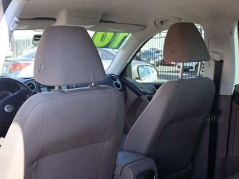 Used 2010 Volkswagen Tiguan 2WD image 18