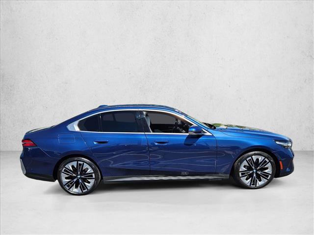 Certified 2024 BMW 530i w/ Convenience Package RWD image 4