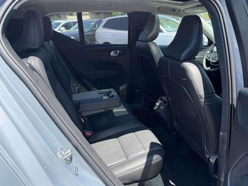 Used 2021 Volvo XC40 T4 Momentum w/ Protection Package Premier FWD image 13