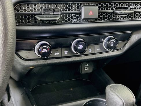 Used 2023 Honda HR-V LX image 15