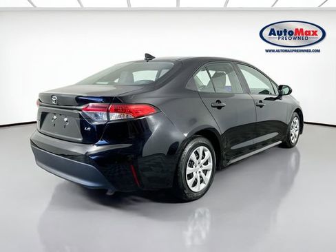 Used 2024 Toyota Corolla LE FWD image 2