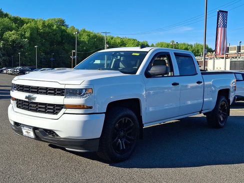 Used 2018 Chevrolet Silverado 1500 Custom w/ Custom Value Package AWD/4WD image 3