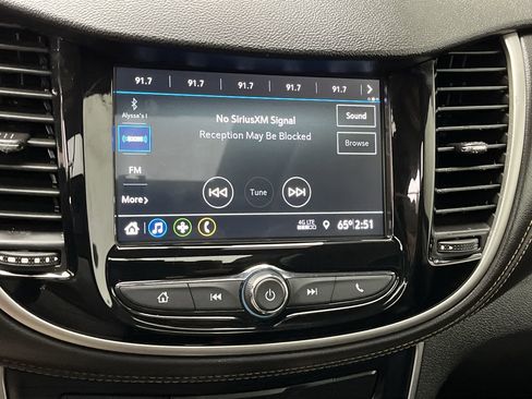 Used 2019 Chevrolet Trax LT w/ Sun & Sound Package AWD/4WD image 17