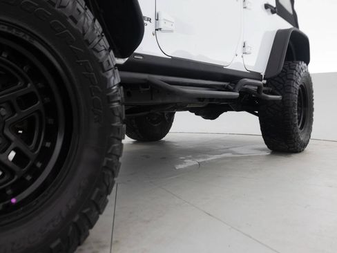 Used 2015 Jeep Wrangler Unlimited Rubicon w/ Connectivity Group AWD/4WD image 27