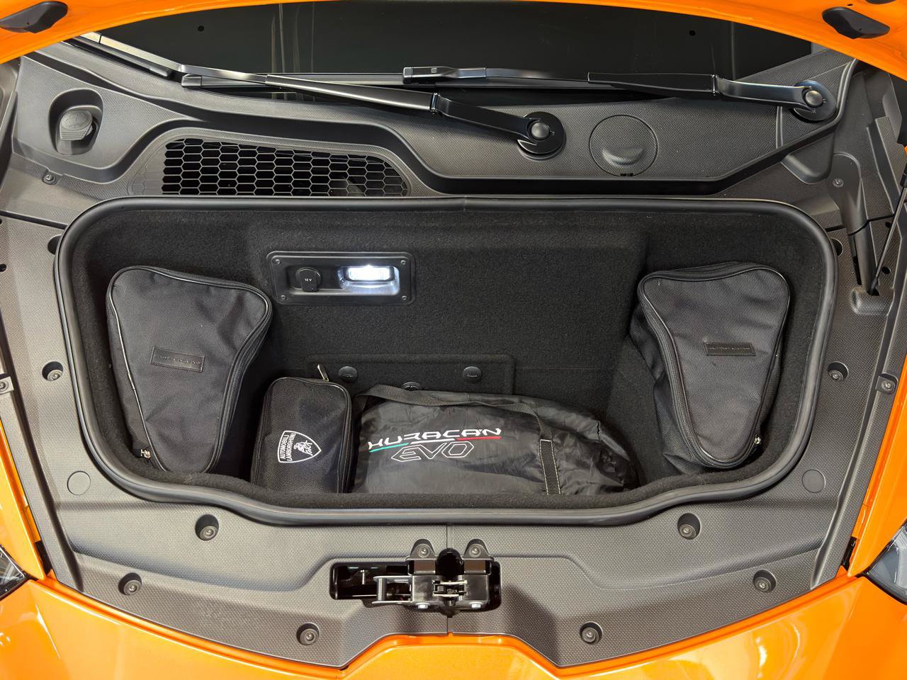 Used 2021 Lamborghini Huracan EVO RWD image 34