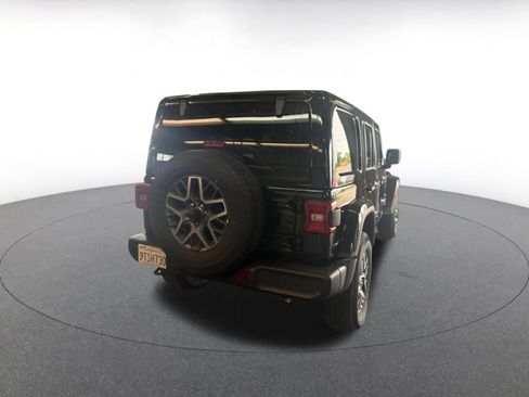 Used 2025 Jeep Wrangler Unlimited Sahara AWD/4WD image 5