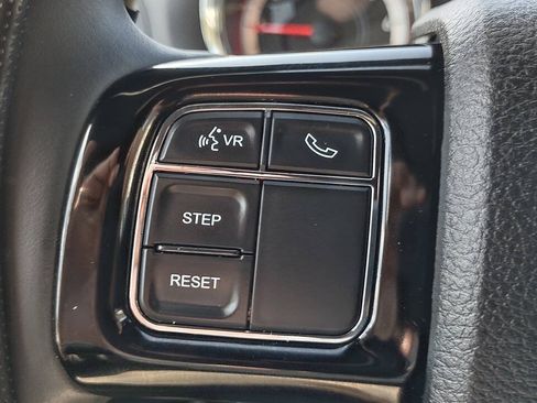 Used 2018 Dodge Grand Caravan SXT w/ Blacktop Package FWD image 14