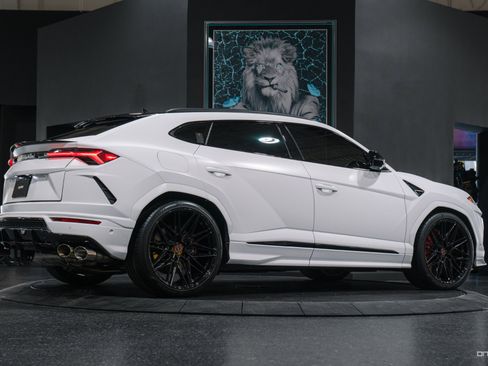 Used 2019 Lamborghini Urus image 3