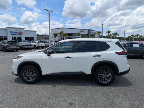 Used 2024 Nissan Rogue S AWD/4WD image 7