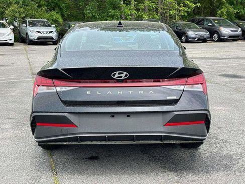 New 2026 Hyundai Elantra Hybrid FWD image 3
