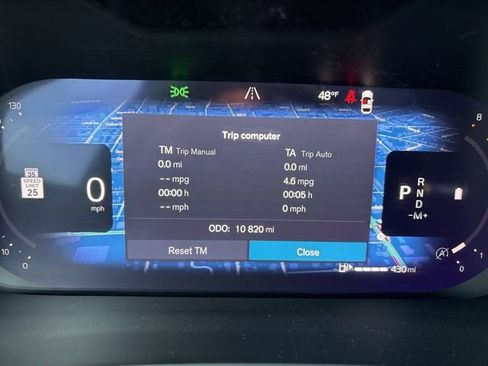 Used 2025 Volvo XC40 B5 Plus image 27