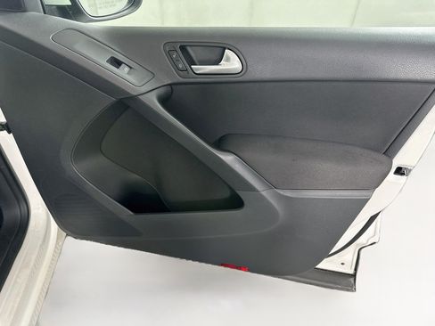 Used 2012 Volkswagen Tiguan S FWD image 29