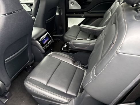 Used 2025 Lincoln Aviator Reserve w/ Equipment Group 201A image 13