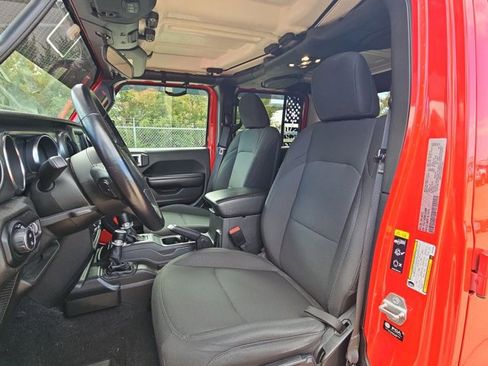 Used 2021 Jeep Gladiator Sport image 16