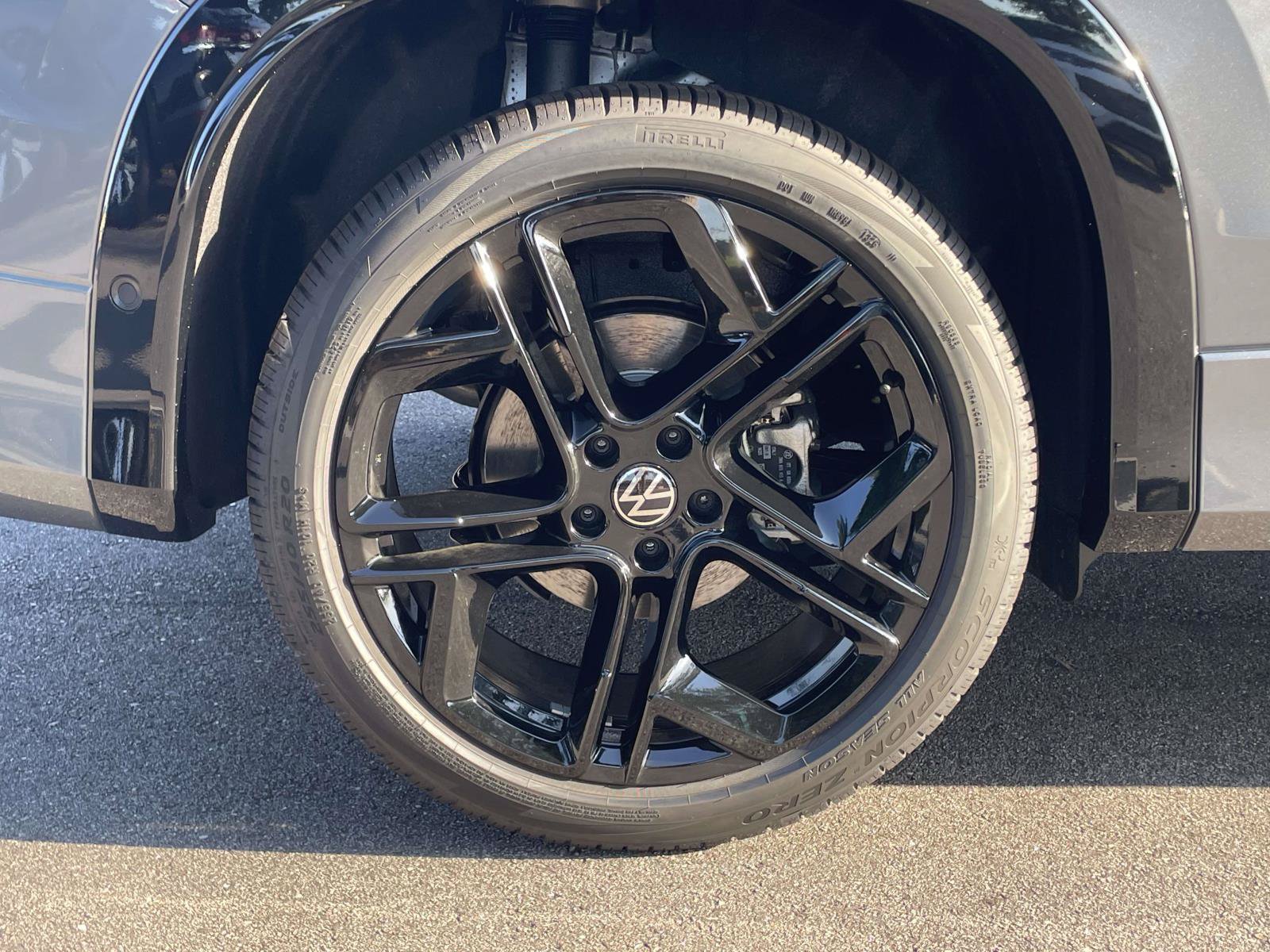New 2026 Volkswagen Tiguan SE R-Line FWD image 9