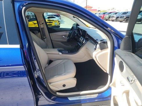 Used 2021 Mercedes-Benz GLC 300 4MATIC image 28