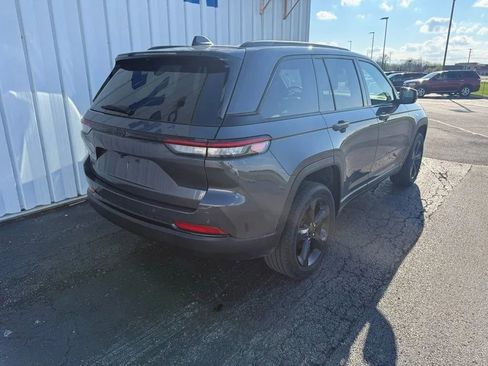 Used 2024 Jeep Grand Cherokee Altitude image 8