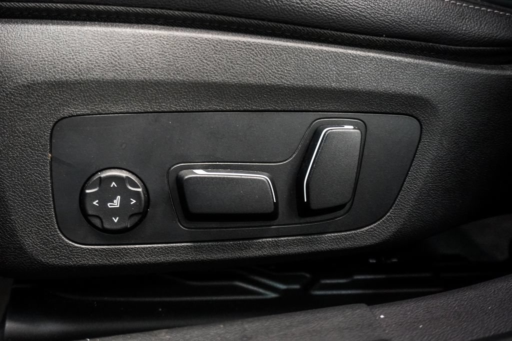 Used 2025 BMW 330i Sedan RWD image 7