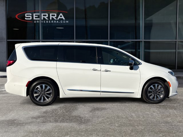 Used 2023 Chrysler Pacifica Limited FWD image 6