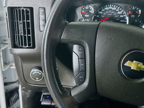 Used 2022 Chevrolet Express 2500 Extended image 24