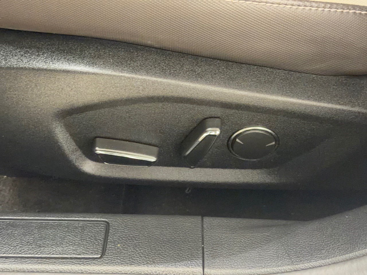 Certified 2019 Ford Fusion SE w/ Equipment Group 151A FWD image 16