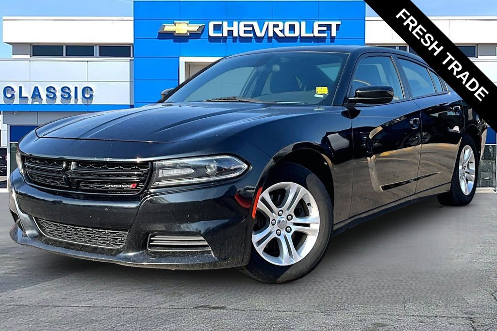 Used 2019 Dodge Charger SXT RWD image 2