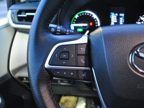 Certified 2022 Toyota Sienna XLE image 19