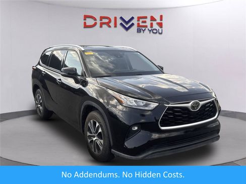 Used 2020 Toyota Highlander XLE FWD image 1