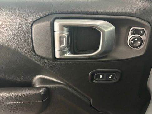 Used 2022 Jeep Gladiator Willys image 20