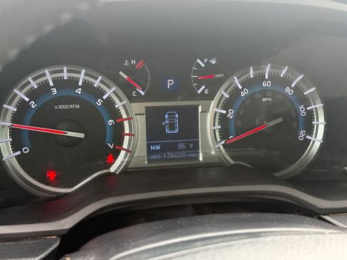 Used 2015 Toyota 4Runner SR5 w/ Four Season Floor Mat Package image 20