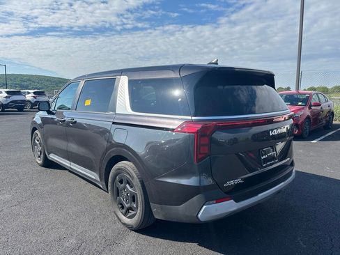 Used 2025 Kia Carnival FWD image 5