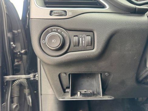 Used 2019 Jeep Cherokee Latitude Plus w/ Cold Weather Group FWD image 20