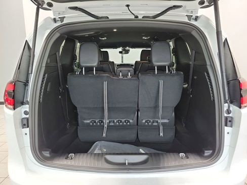 New 2026 Chrysler Pacifica Select w/ S Appearance Package image 7