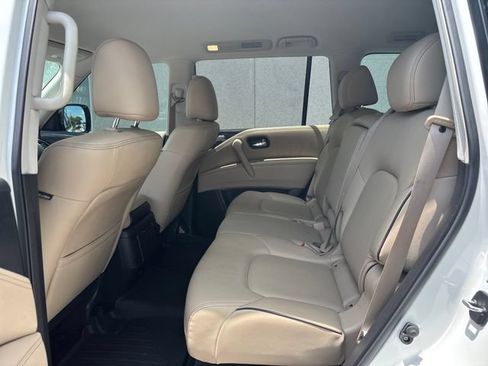 Used 2022 Nissan Armada SV w/ SV Appearance Package RWD image 4