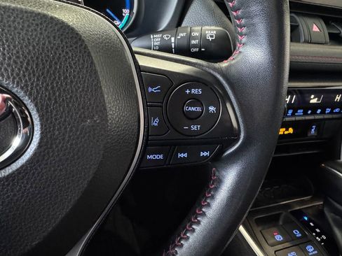 Used 2021 Toyota RAV4 SE image 13