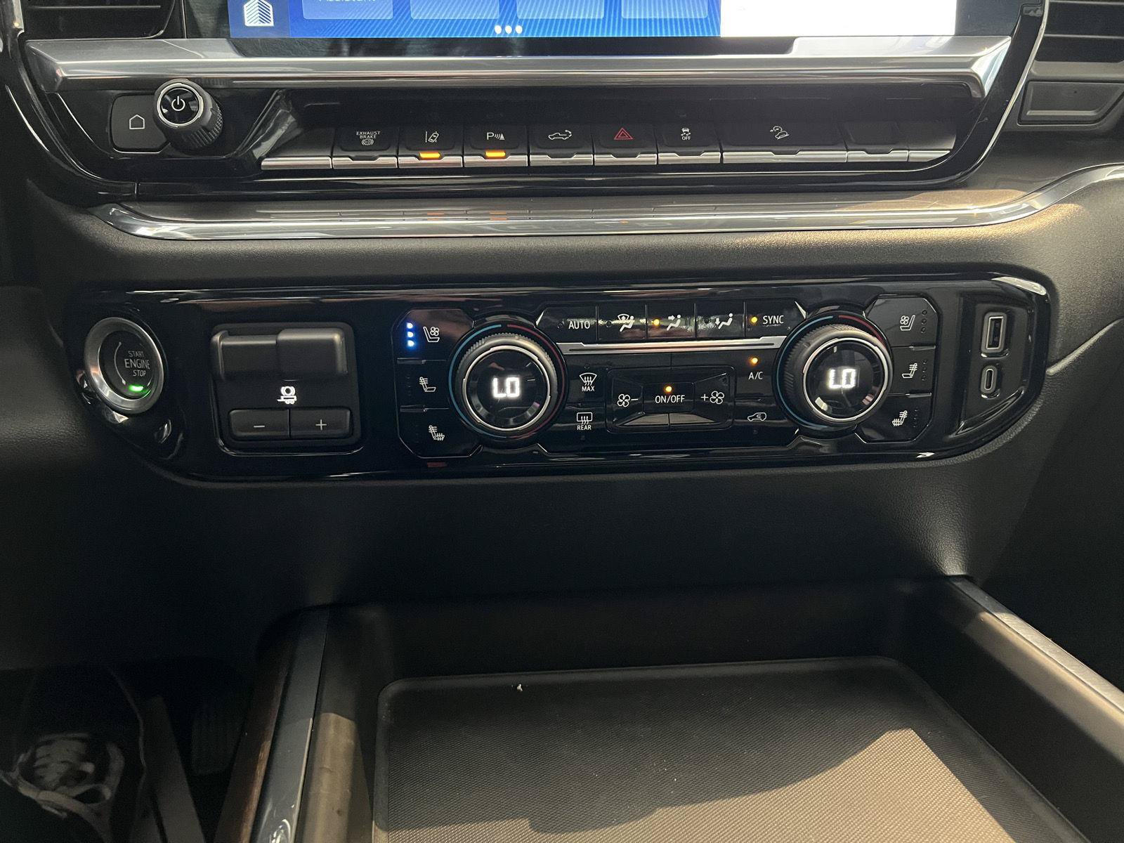 Used 2024 Chevrolet Silverado 2500 High Country w/ Technology Package AWD/4WD image 30