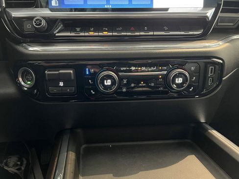 Used 2024 Chevrolet Silverado 2500 High Country w/ Technology Package AWD/4WD image 30