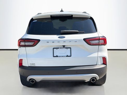 Used 2023 Ford Escape Platinum image 4