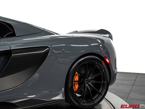 Used 2016 McLaren 675LT Spider RWD image 21
