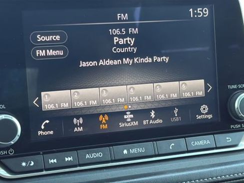 Used 2023 Nissan Rogue SV image 28