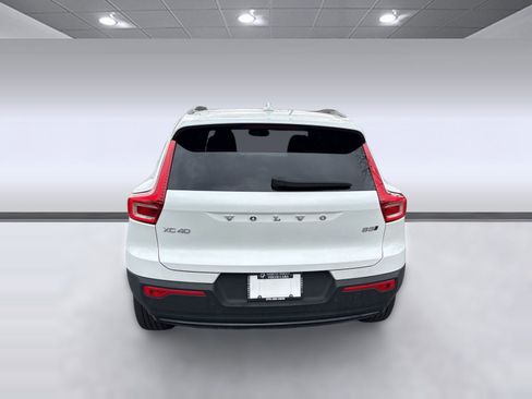 Certified 2023 Volvo XC40 B5 Plus w/ Climate Package image 10