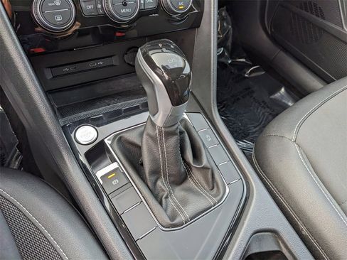 Certified 2024 Volkswagen Taos SE w/ Panoramic Sunroof Package image 28